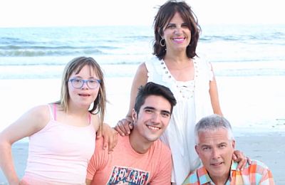 Down-szindrómás gyermek és családja